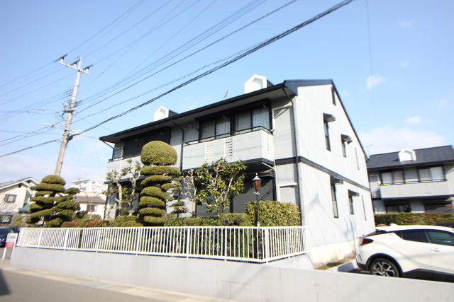 建物外観　ワンフロア２世帯のアパートです