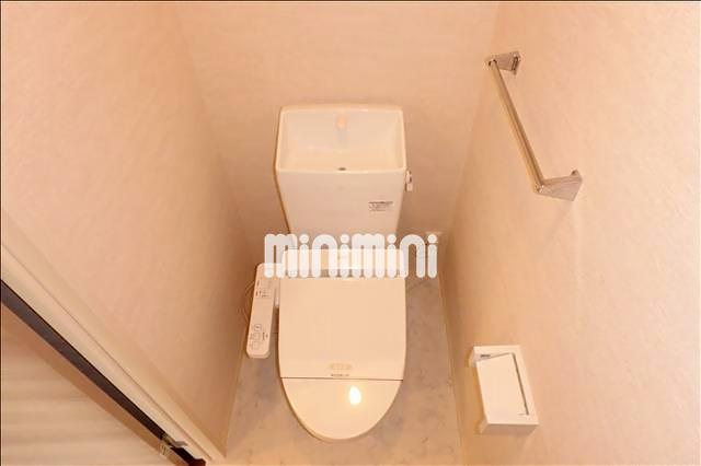 トイレ　快適なウォシュレット付きトイレ。