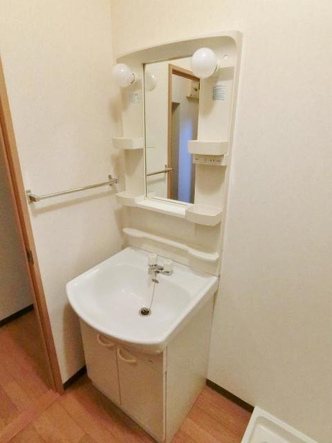 【富士市中之郷のアパートの洗面設備】
