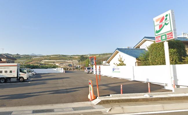 コンビニ　セブンイレブン 山梨万力店（コンビニ）まで307m
