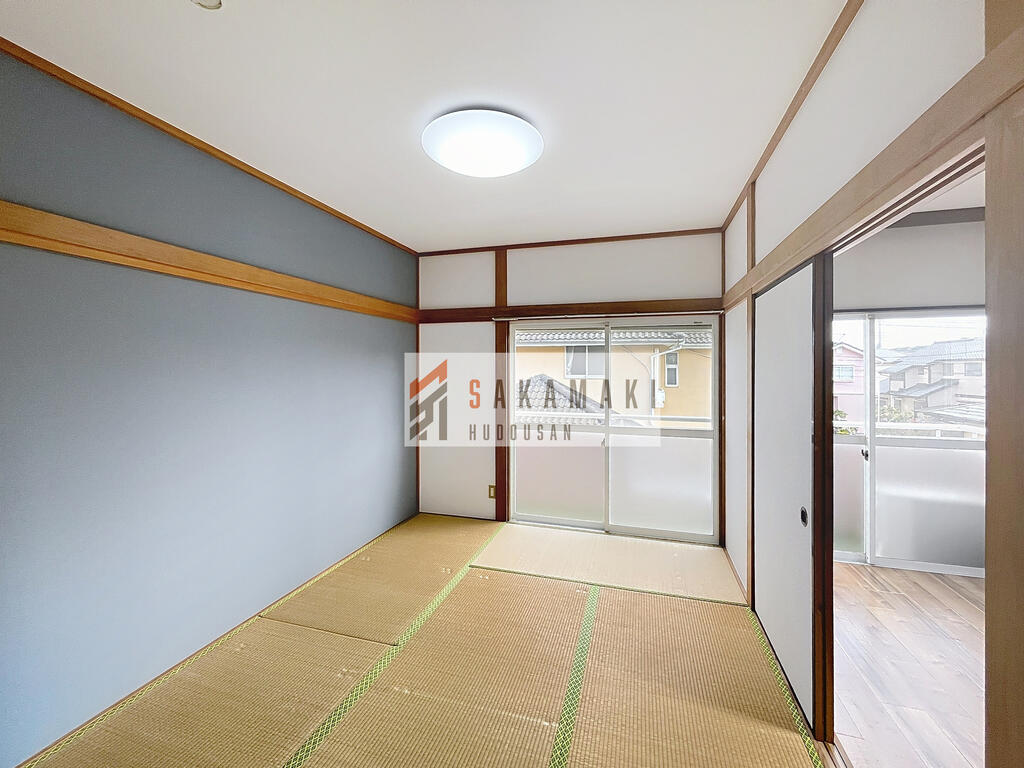 トイレ　温水洗浄便座は残置物です