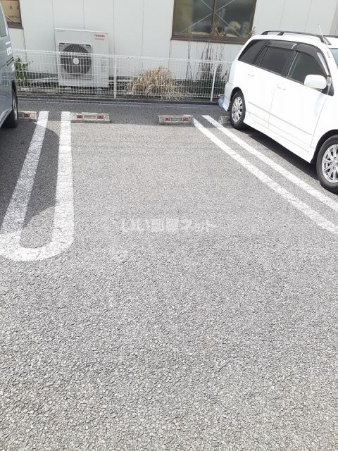 【メロウ　ハウスＢの駐車場】