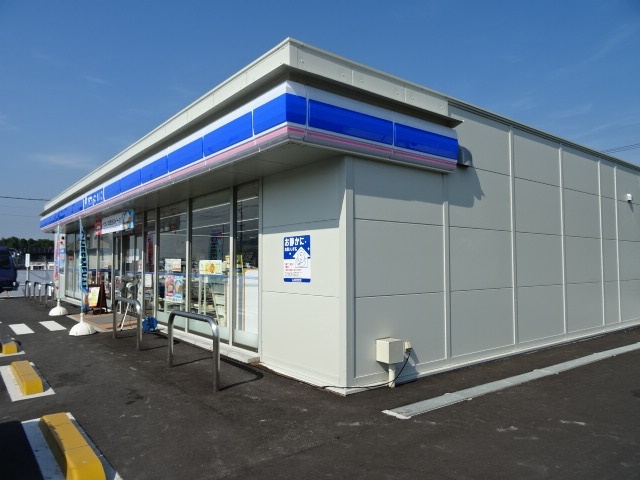 コンビニ　ローソン鴨方町六条院西店（コンビニ）まで584m