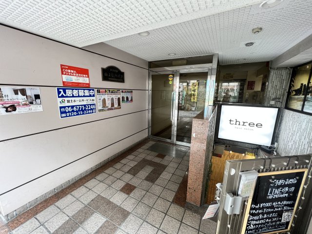 【大阪市阿倍野区阿倍野筋のマンションのエントランス】