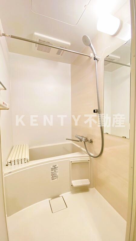 バス・シャワールーム　コンパクトで使いやすいお風呂です