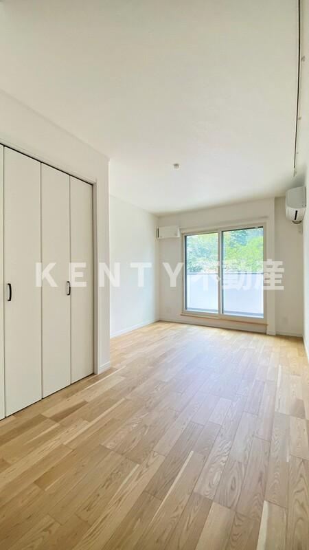 居室・リビング　こちらの居間で趣味の時間をお楽しみください