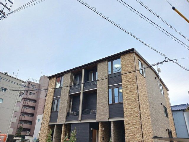 【名古屋市東区徳川のアパートの建物外観】