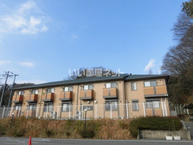 神戸市北区山田町小部のアパートの建物外観