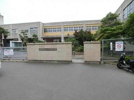 小学校　龍ケ崎市立龍ケ崎西小学校（小学校）まで988m