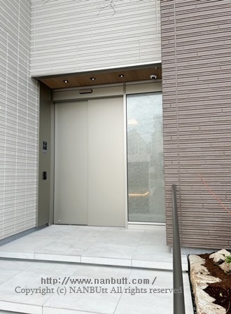 エントランス　エントランスはオートロック完備