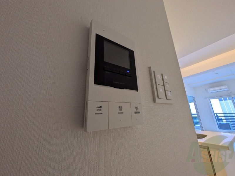 セキュリティ　モニタ付インターホンです。セキュリティ面も安心ですね！