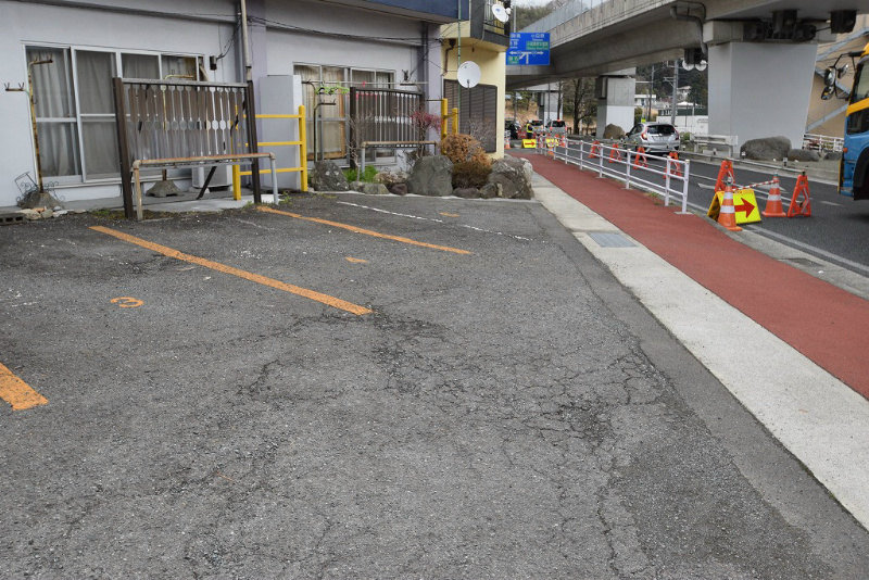 【中ノ町荘　西棟の駐車場】