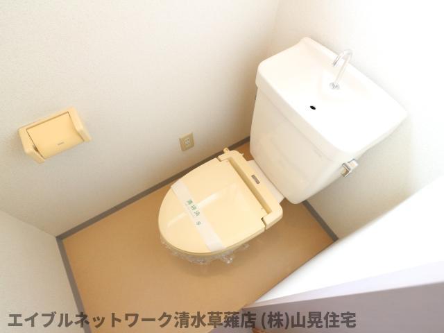 トイレ　落ち着いた色調のトイレです