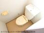 トイレ　落ち着いた色調のトイレです