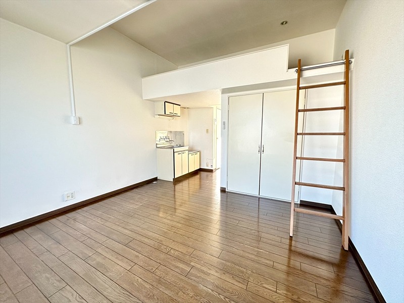 居室・リビング　洋室（8帖）の様子