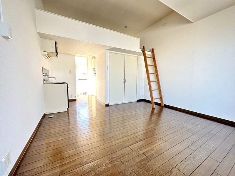 居室・リビング　洋室（8帖）の様子