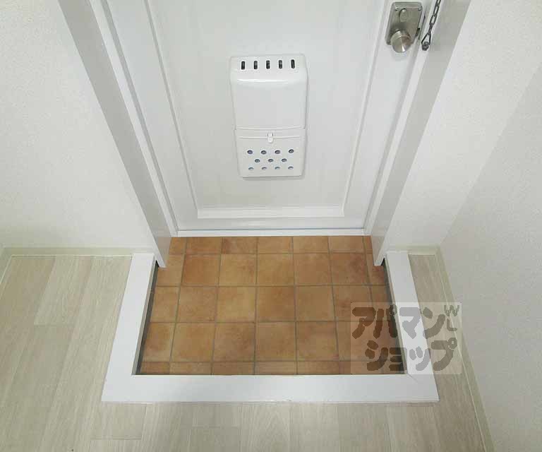 玄関　１０７号室の写真です。