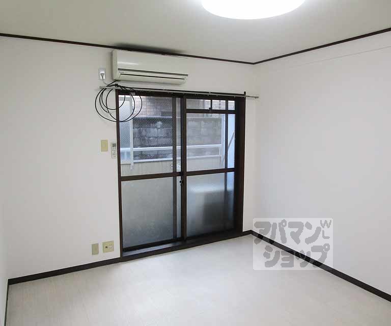 居室・リビング　１０７号室の写真です。