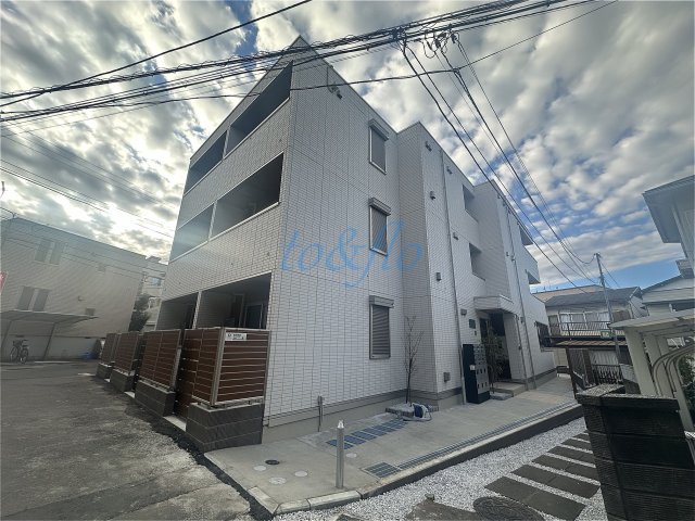 【川崎市高津区下作延のアパートの建物外観】