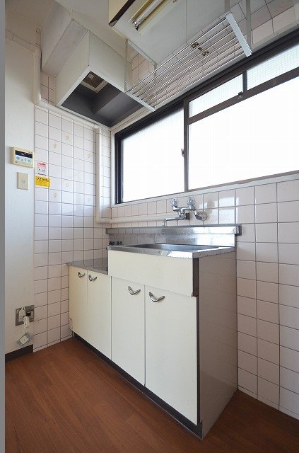 キッチン　同物件、別号室の写真です