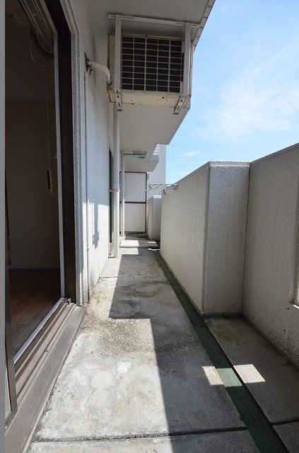 バルコニー　同物件、別号室の写真です