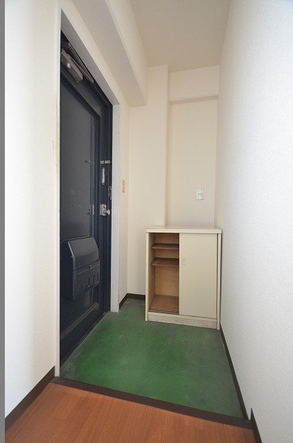 玄関　同物件、別号室の写真です