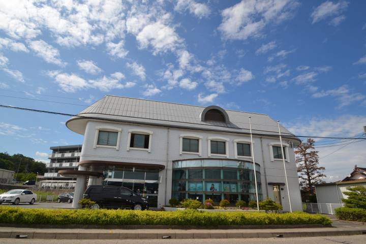 銀行　もみじ銀行西条南支店（銀行）まで1381m