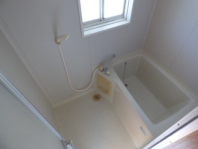 バス・シャワールーム　窓の有る浴室換気良好です