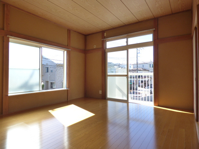 居室・リビング　二面採光で明るいお部屋