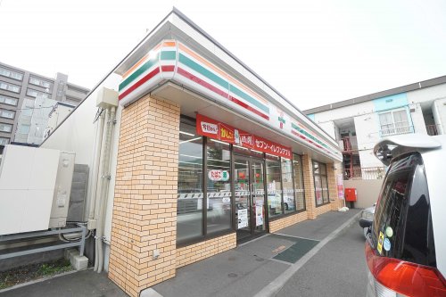 コンビニ　セブンイレブン 札幌南11条西9丁目店（コンビニ）まで153m