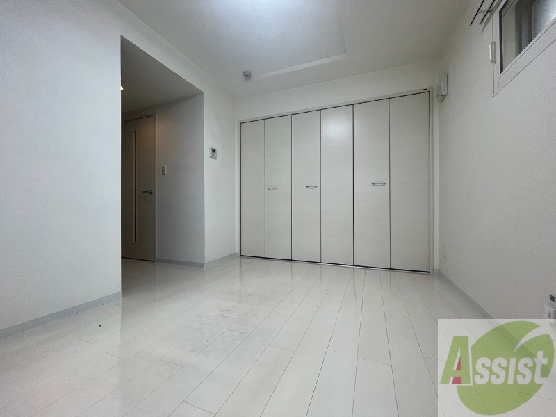 その他部屋・スペース　寝室を別角度から撮りました。どう家具を配置しますか？