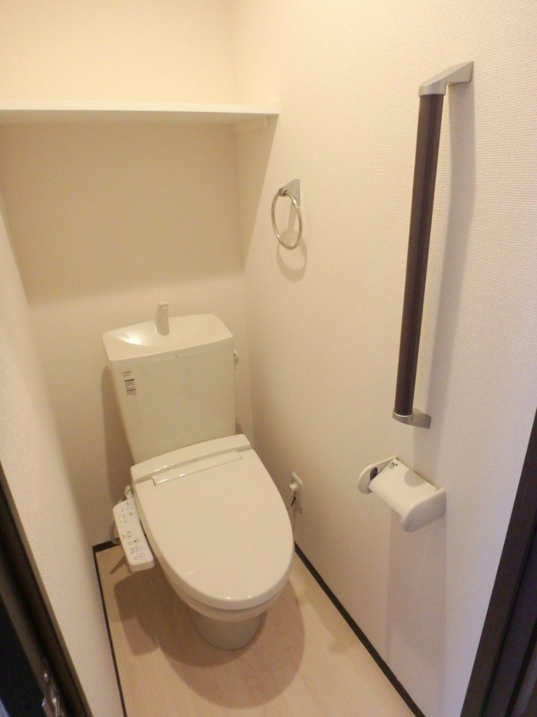トイレ　温水洗浄便座です