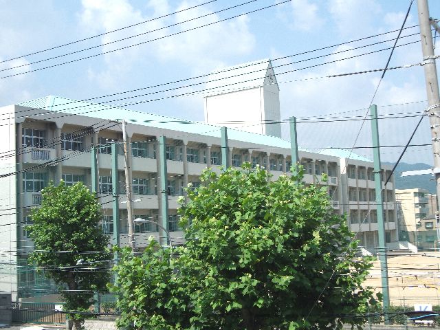 中学校　神戸市立鷹匠中学校（中学校）まで310m