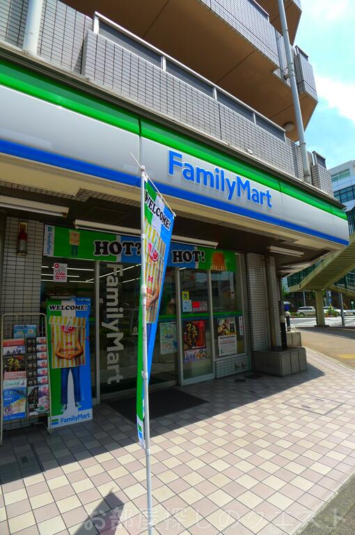 コンビニ　ファミリーマート堀田駅前店（コンビニ）まで376m