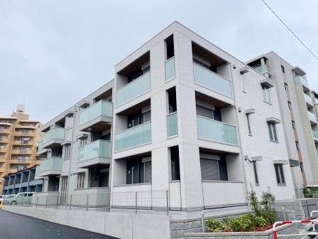 さいたま市南区関のアパートの建物外観