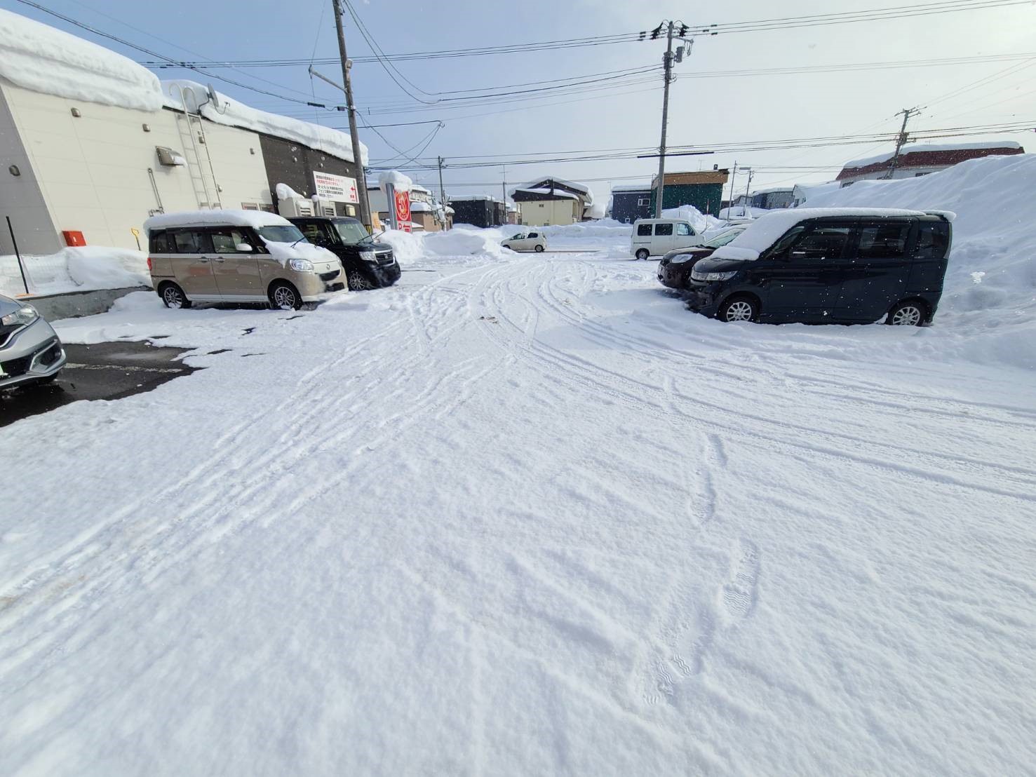 【岩見沢市四条西のマンションの駐車場】