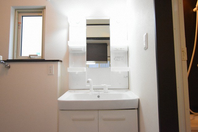 洗面設備　シャワードレッサー付きです！
