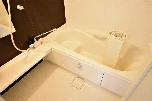 バス・シャワールーム　広々一坪バスタイプ！