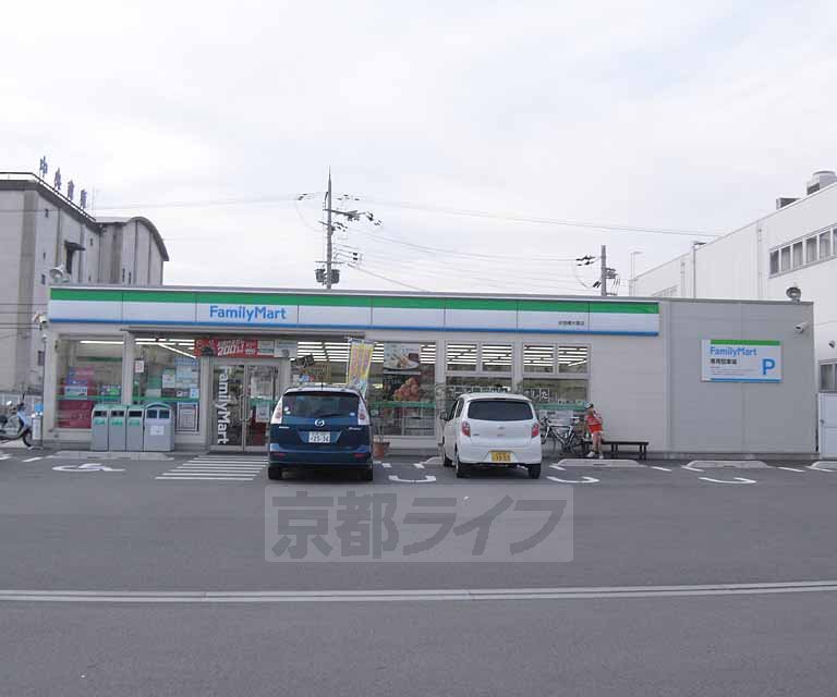 【京都市伏見区下鳥羽南円面田町のアパートのコンビニ】