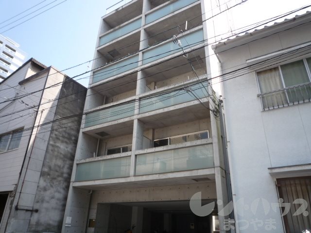 original box 11の建物外観