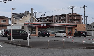 コンビニ　セブンイレブン（コンビニ）まで571m