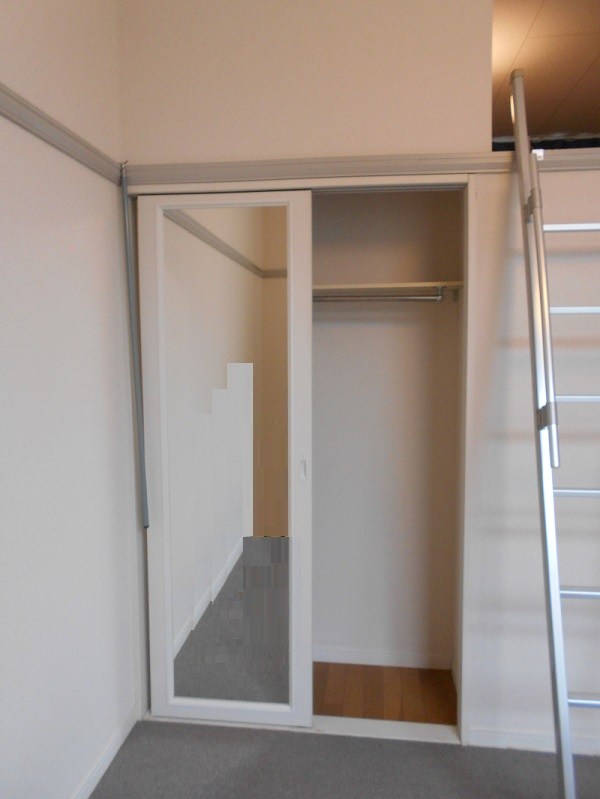 収納　同タイプ部屋の写真となり設備等は現況と異なる場合があります。