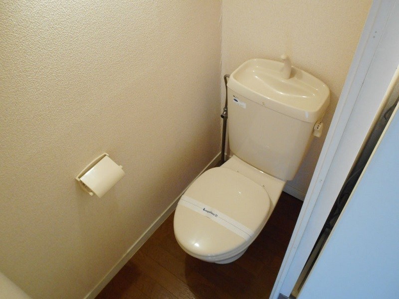 トイレ　同タイプ部屋の写真となり設備等は現況と異なる場合があります。