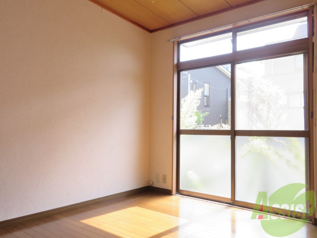 居室・リビング　南向きなので、陽射しが良く入り込んで気持ちよさそう。