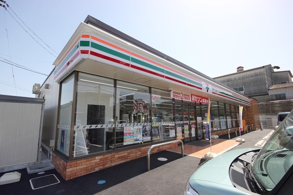 コンビニ　セブンイレブン徳島南昭和町５丁目店（コンビニ）まで231m