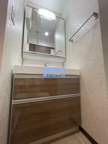 洗面設備　独立洗面台、朝の身支度には欠かせません