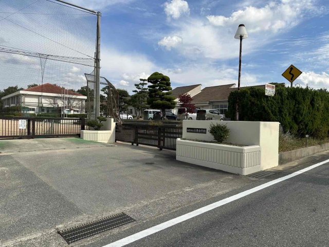 小学校　加東市立三草小学校（小学校）まで2665m