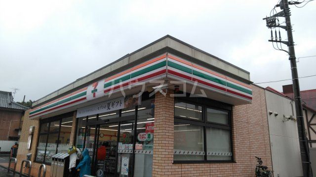 コンビニ　セブンイレブン（コンビニ）まで834m