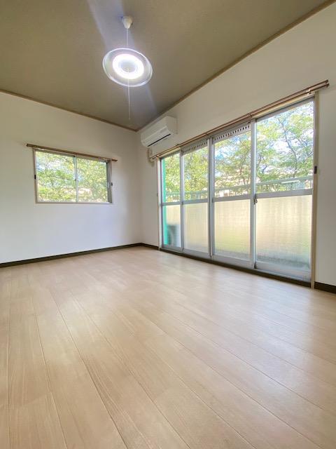 アーバン古ケ鶴の居間写真