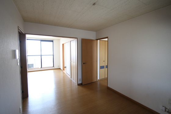 居室・リビング　※他号室の写真です